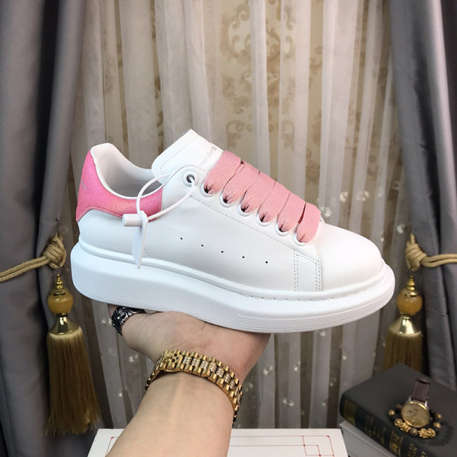 Alexander McQueen Womens Mens Shoes Fashion Sneakers Unisex Design Luxury Brand Oversized Sneaker with Box Whatapp