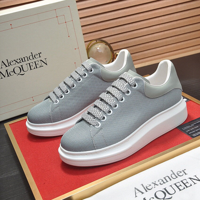 Alexander McQueen Womens Mens Shoes Fashion Sneakers Unisex Design Luxury Brand Oversized Sneaker with Box Whatapp