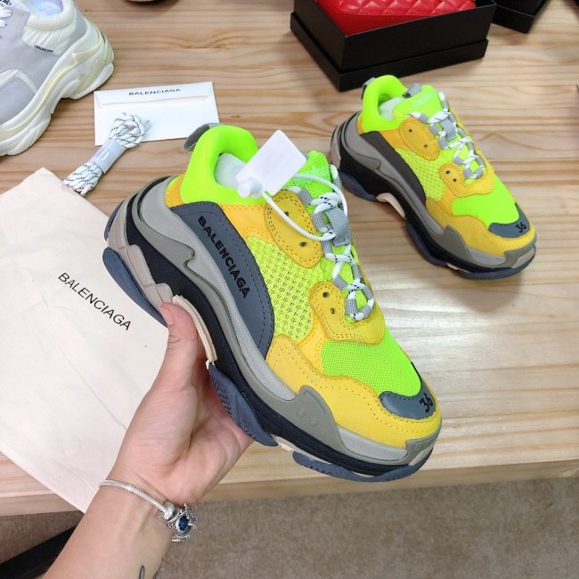 Balenciaga Mens Shoes Triple S Sneaker Whatapp