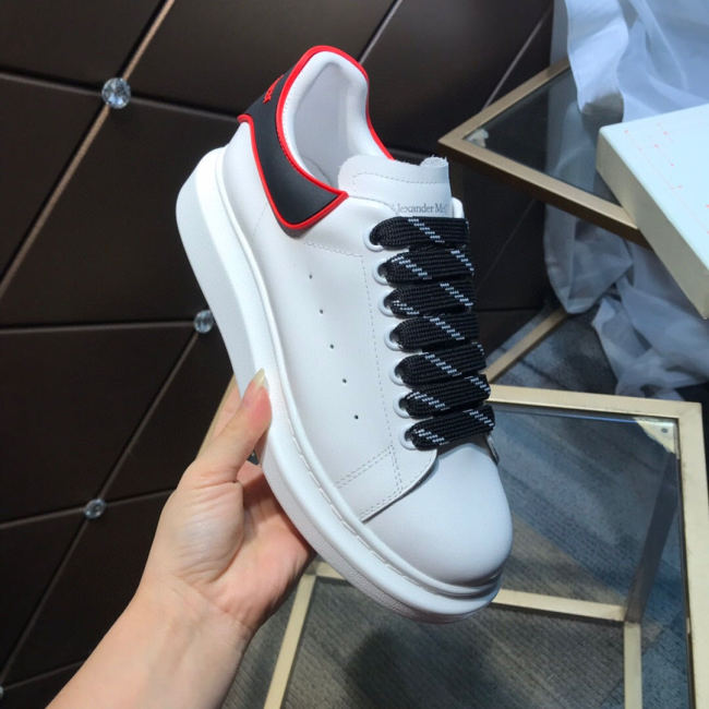 Alexander McQueen Womens Mens Shoes Fashion Sneakers Unisex Design Luxury Brand Oversized Sneaker with Box Whatapp