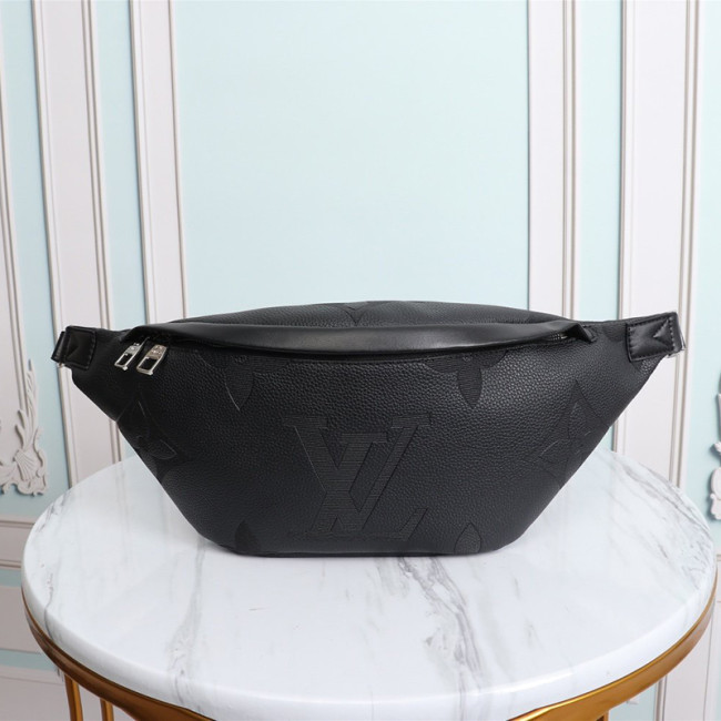 Louis Vuitton Mens Bag DISCOVERY BUMBAG Whatapp