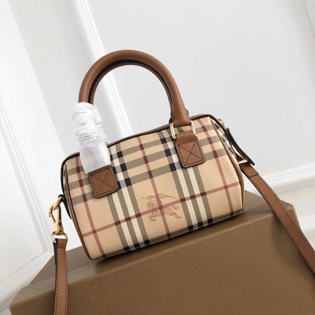 Burberry Womens Bag Crossbody Bag Whatapp