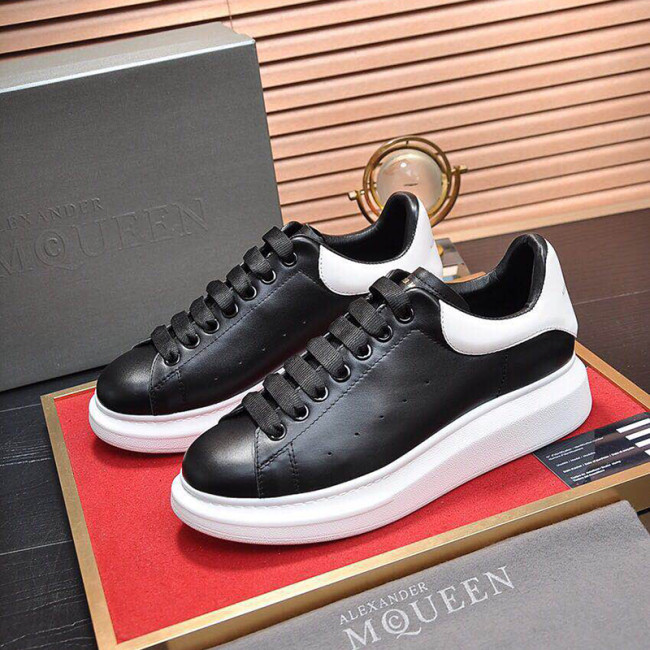 Alexander McQueen Men Shoes Fashion Design Luxury Brand Oversized Sneaker 553680WHGP51070 Whatapp