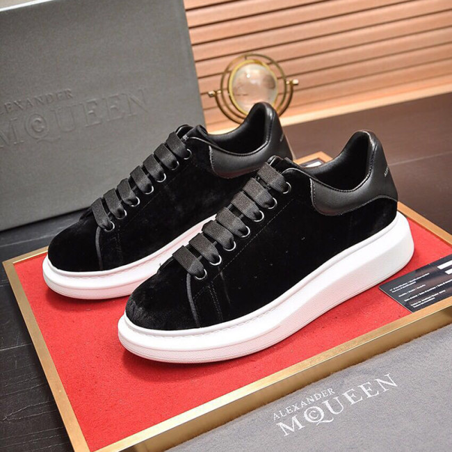 Alexander McQueen Men Shoes Fashion Design Luxury Brand Whatapp