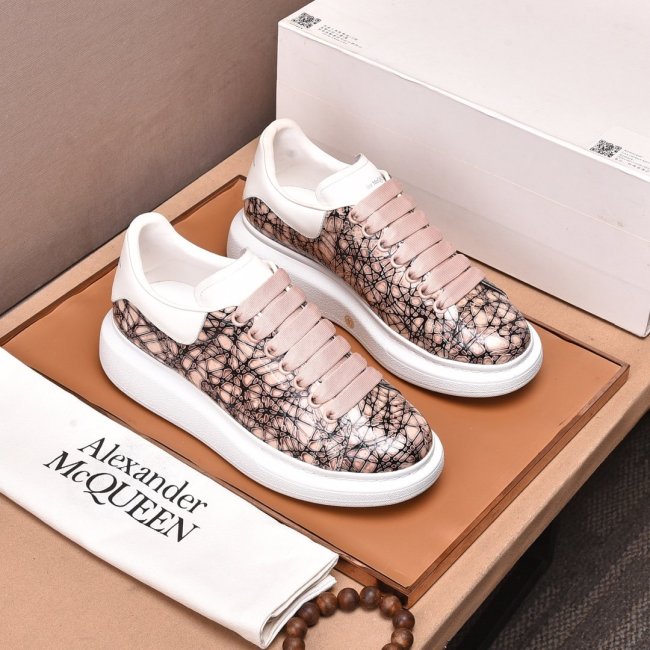 Alexander McQueen Mens Shoes Fashion Sneakers Unisex Design Luxury Brand Oversized Sneaker with Box Whatapp