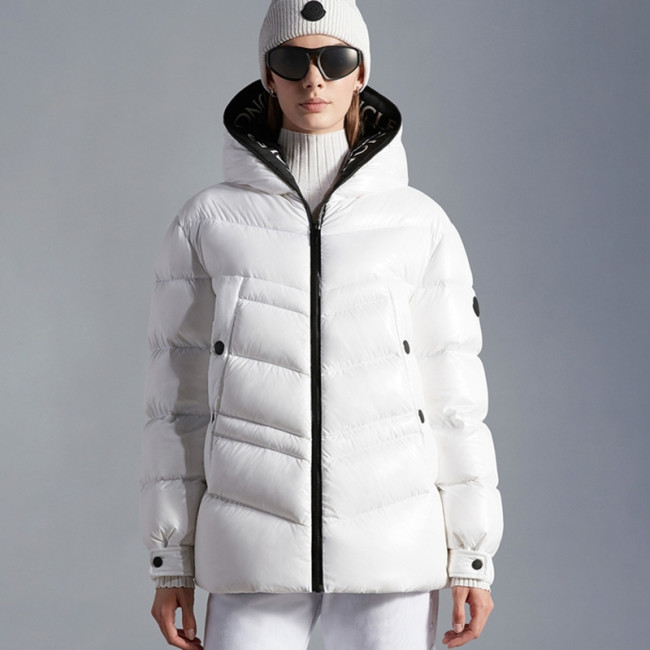 Moncler Design Womens Winter Windprood Down Jackets Keep Warm 90% White Duck Down Whatapp