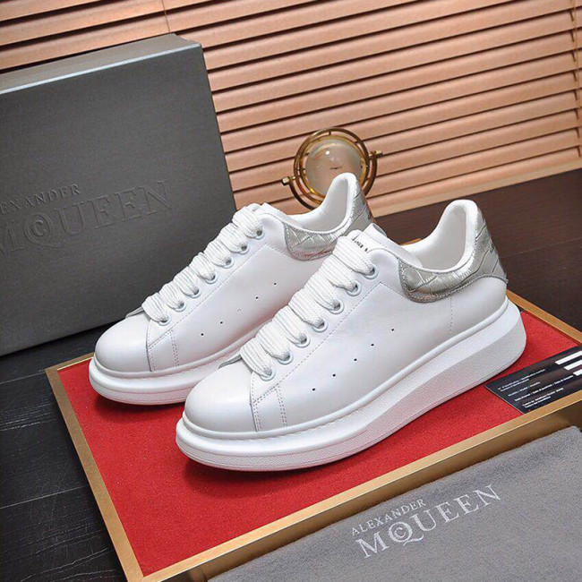 Alexander McQueen Men Shoes Fashion Design Luxury Brand Whatapp