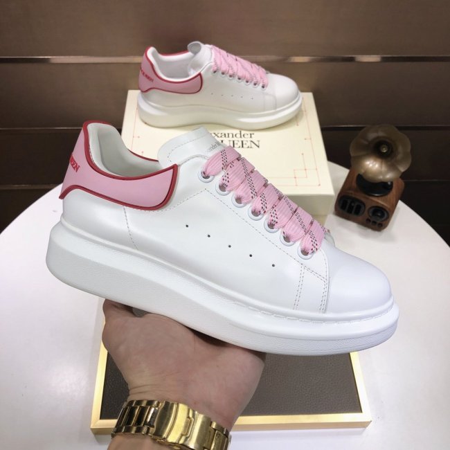 Alexander McQueen Womens Mens Shoes Fashion Sneakers Unisex Design Luxury Brand Oversized Sneaker with Box Whatapp