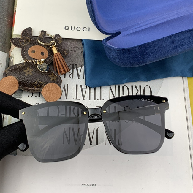 Gucci Womens Sunglasses with Original Box G699 Whatapp