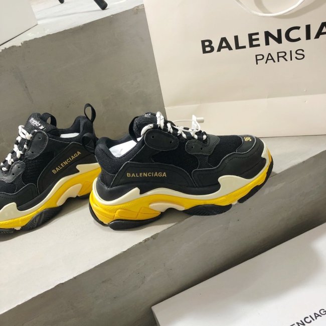 Balenciaga Mens Shoes Triple S Sneaker Whatapp