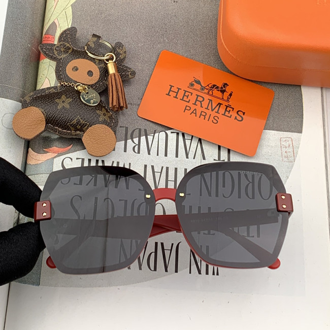 Hermes Womens Sunglasses with Original Box H7011 Whatapp