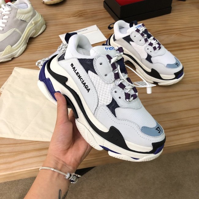 Balenciaga Womens Shoes Breathable Design Sneakers Luxury Brand Triple S Sneaker Whatapp