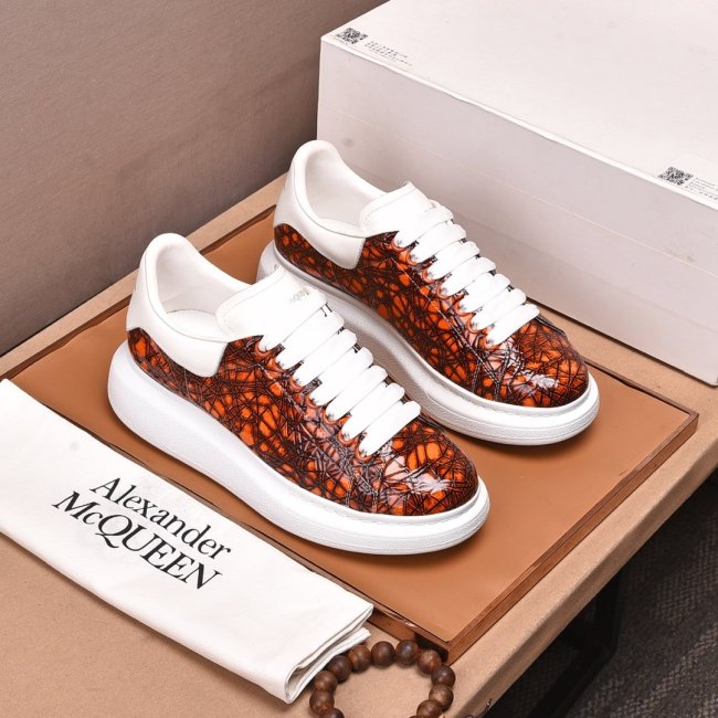 Alexander McQueen Mens Shoes Fashion Sneakers Unisex Design Luxury Brand Oversized Sneaker with Box Whatapp