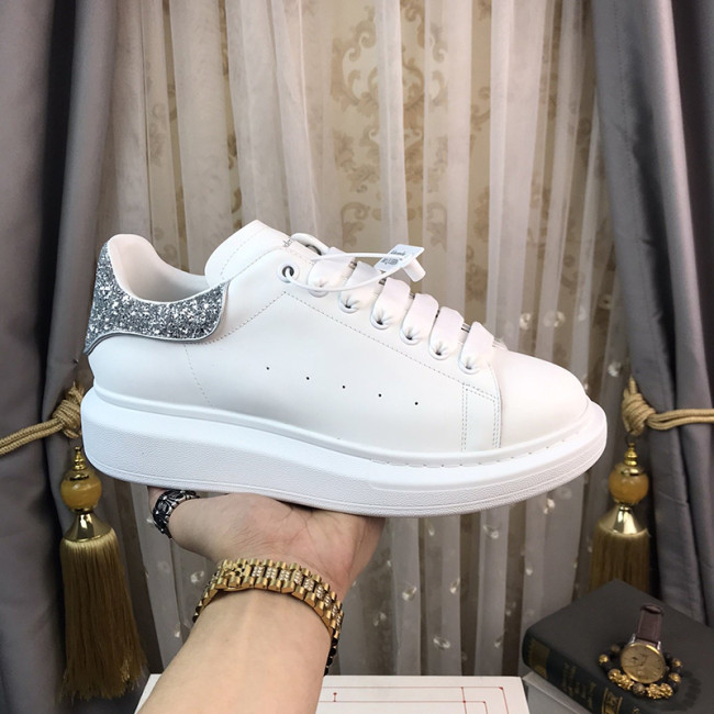 Alexander McQueen Womens Mens Shoes Fashion Sneakers Unisex Design Luxury Brand Oversized Sneaker with Box Whatapp