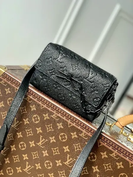 Replica Louis Vuitton 2022 new fashion Small Bags