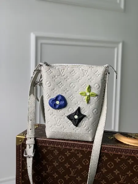 Replica Louis Vuitton 2022 new sling bag