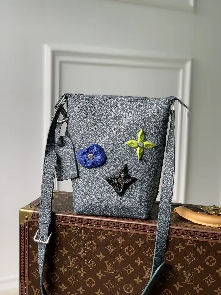 Replica Louis Vuitton 2022 new sling bag