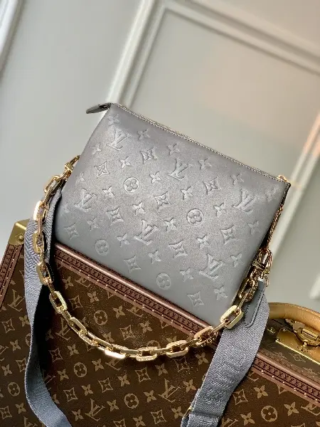 Replica Louis Vuitton 2022 new sling bag