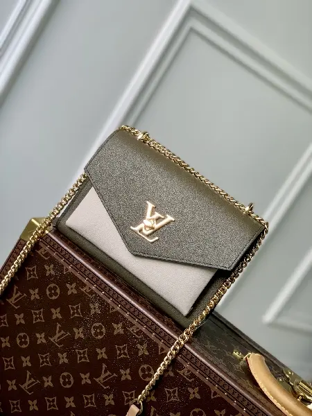 Replica Louis Vuitton 2022 new sling bag