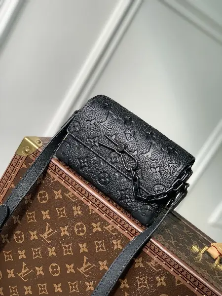 Replica Louis Vuitton 2022 new sling bag