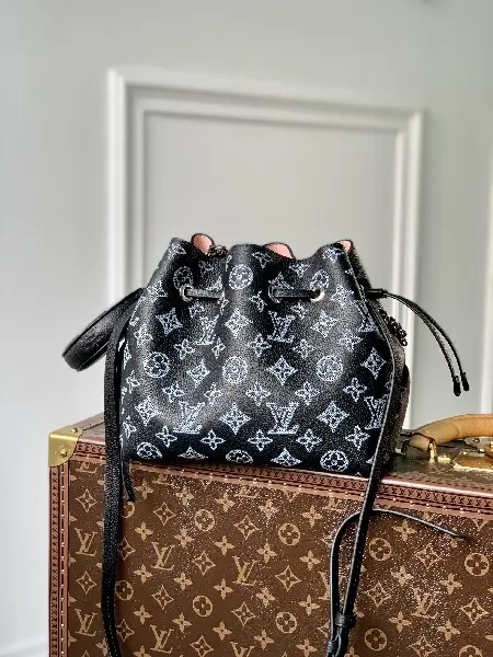 Replica Louis Vuitton 2022 new sling bag