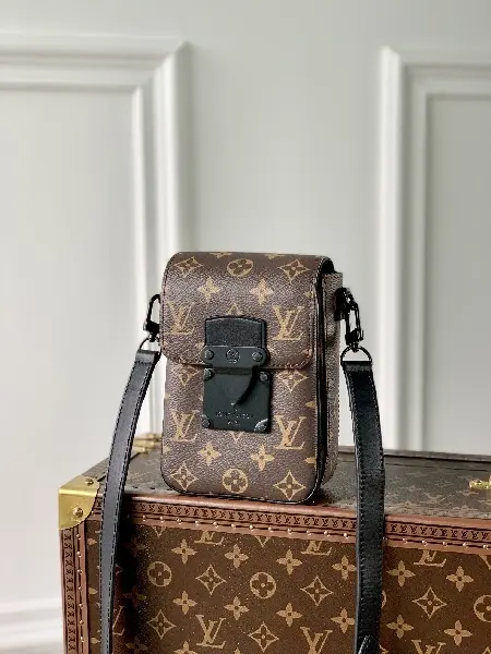 Replica Louis Vuitton 2022 new fashion Small Bags