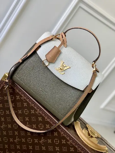 Replica Louis Vuitton 2022 new messenger bag