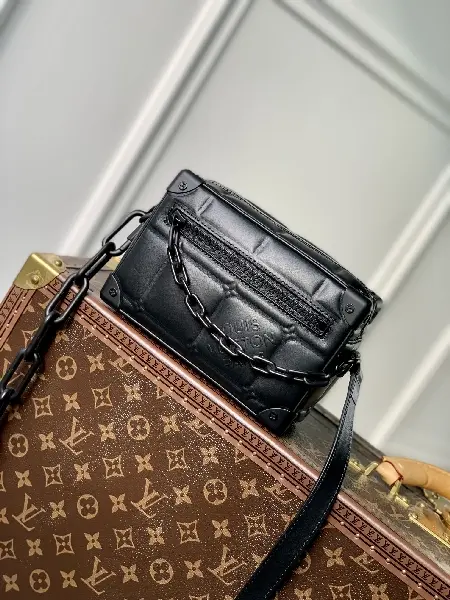 Replica Louis Vuitton 2022 new sling bag