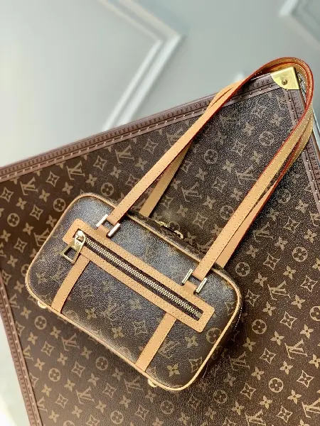 Replica Louis Vuitton 2022 Dauphine Handbags