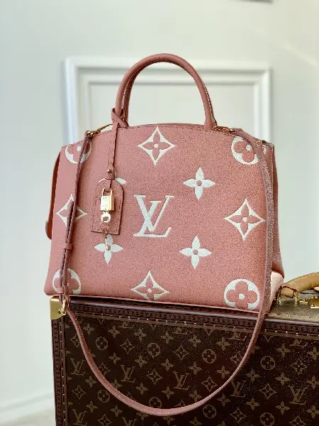 Replica Louis Vuitton 2022 new fashion Handbags