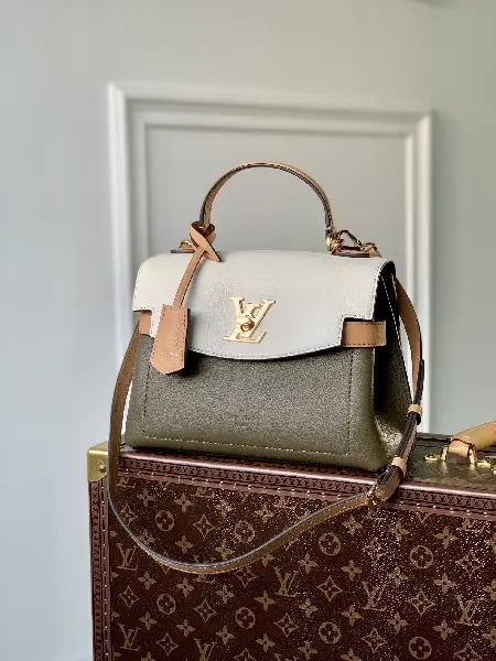 Replica Louis Vuitton 2022 new messenger bag