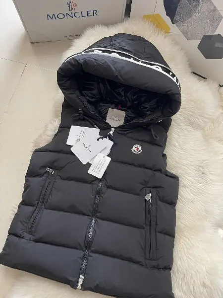 Replica Moncler 2022 new V16 vest down jacket DJ1021059